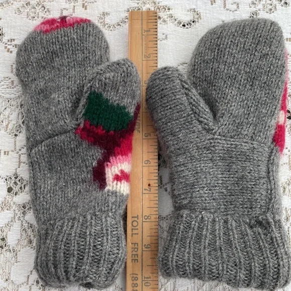 Grey and Pink wool Sweater Mittens - Picture 5 of 5